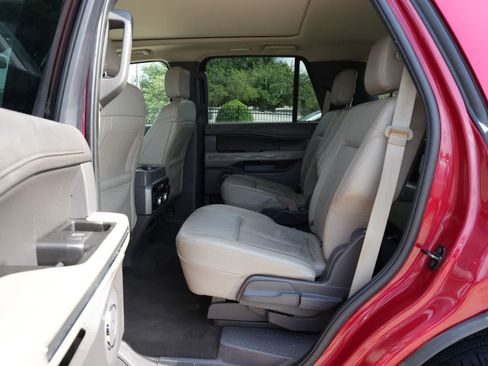 Used 2020 Ford Expedition XLT w/ Equipment Group 202A AWD/4WD image 15