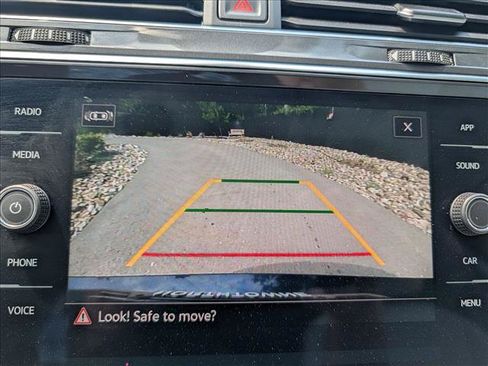 Used 2022 Volkswagen Tiguan SE w/ Panoramic Sunroof Package FWD image 38