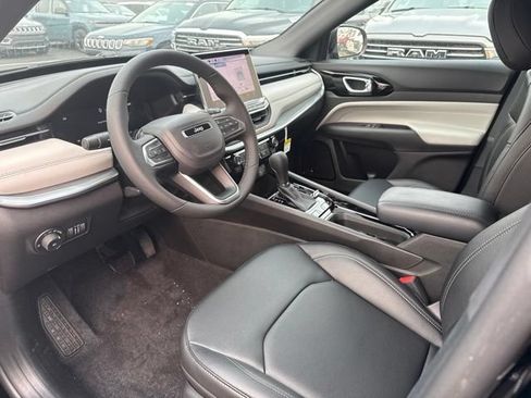 Used 2026 Jeep Compass Limited w/ Sun, Sound & Navigation Group AWD/4WD image 9