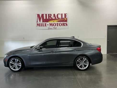 Used 2018 BMW 330i xDrive Sedan w/ Convenience Package AWD/4WD image 2