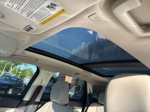 Used 2023 Ford Edge Titanium image 12