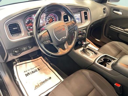Used 2022 Dodge Charger SXT RWD image 17