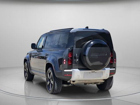 Used 2024 Land Rover Defender 110 S image 3