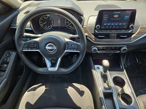 Used 2024 Nissan Altima 2.5 SV FWD image 18