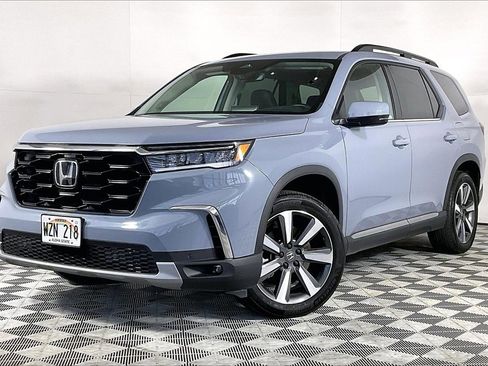 Used 2025 Honda Pilot Touring image 1