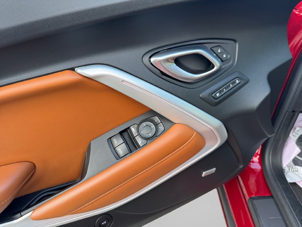Used 2018 Chevrolet Camaro SS RWD image 10