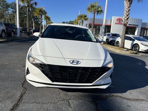 Used 2023 Hyundai Elantra SEL image 3