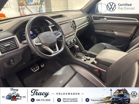Certified 2022 Volkswagen Atlas Cross Sport SEL R-Line AWD/4WD image 11