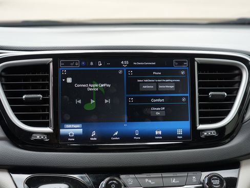 Used 2024 Chrysler Pacifica Touring-L FWD image 23