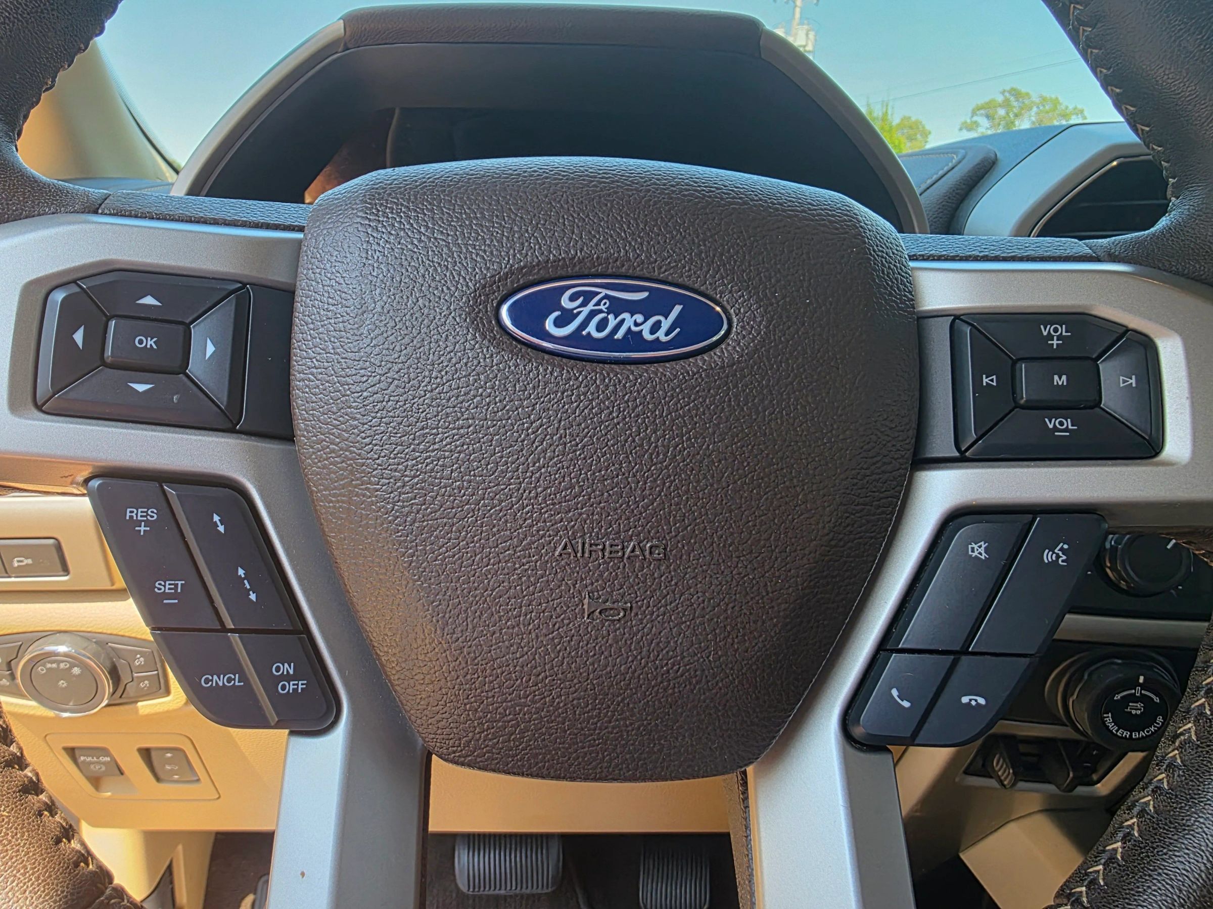 Used 2019 Ford F150 Lariat w/ Equipment Group 502A Luxury AWD/4WD image 15