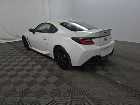 Used 2023 Toyota GR86 Premium image 6