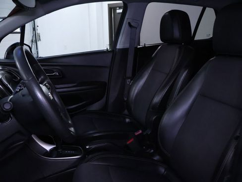 Used 2021 Chevrolet Trax LT image 11