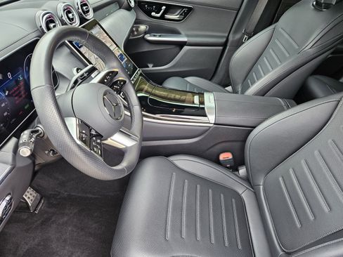 Used 2025 Mercedes-Benz GLC 350e 4MATIC image 9