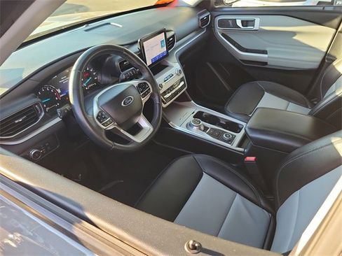 Certified 2022 Ford Explorer XLT w/ Equipment Group 202A image 3