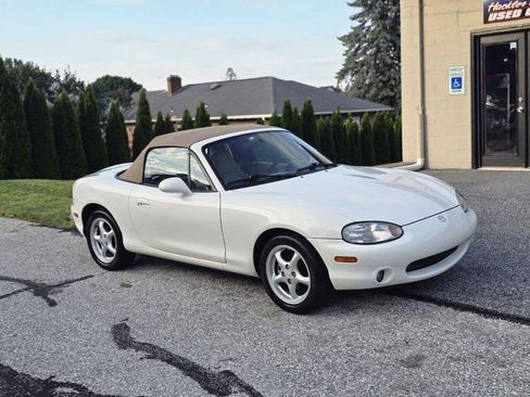 Used 1999 MAZDA MX-5 Miata RWD image 25