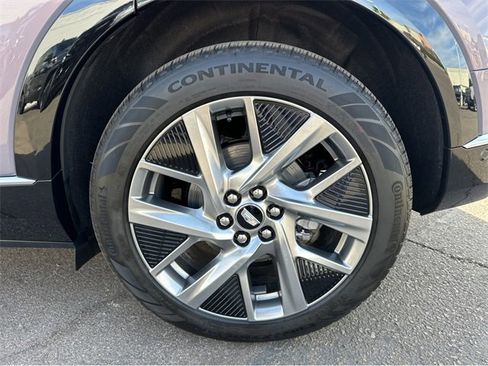 New 2026 Cadillac Optiq Luxury 1 image 17