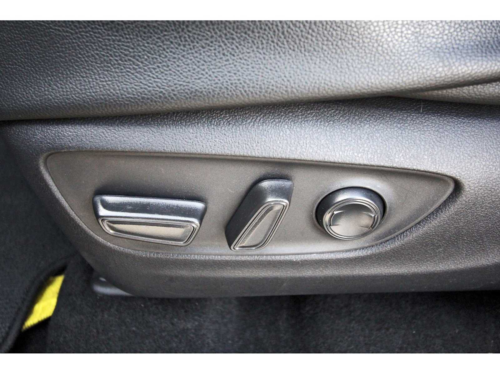 Used 2025 Toyota RAV4 XLE w/ Convenience Package FWD image 26
