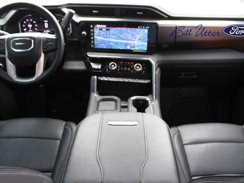 Used 2025 GMC Sierra 2500 Denali image 16