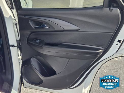 Used 2022 Chevrolet TrailBlazer RS w/ Sun and Liftgate Package FWD image 9