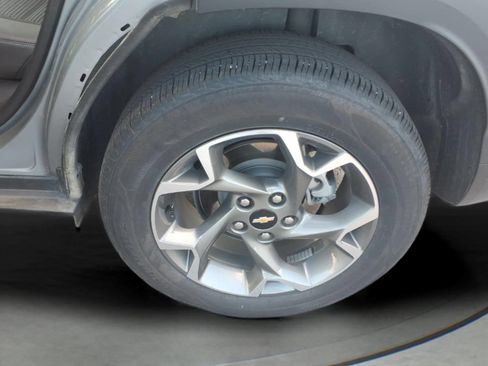 Used 2025 Chevrolet Trax LT FWD image 14