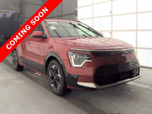 Used 2023 Kia Niro Wind w/ Wind Preserve Package FWD image 3