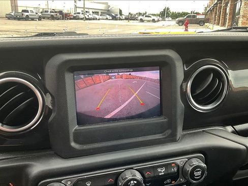 Used 2021 Jeep Wrangler Unlimited Sahara AWD/4WD image 15