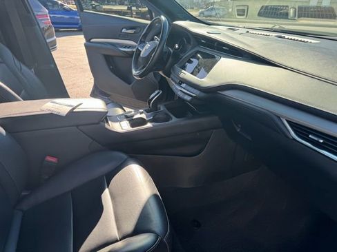 Used 2022 Cadillac XT4 Premium Luxury w/ Enhanced Visibility Package image 18