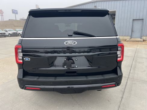 Used 2024 Ford Expedition Limited image 12