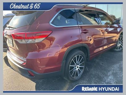 Used 2017 Toyota Highlander SE w/ Carpet Mat Package