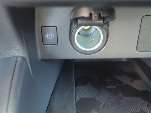 Certified 2025 Nissan Versa SV w/ Trunk Package image 27