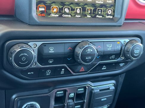 Used 2022 Jeep Wrangler Unlimited Rubicon AWD/4WD image 21