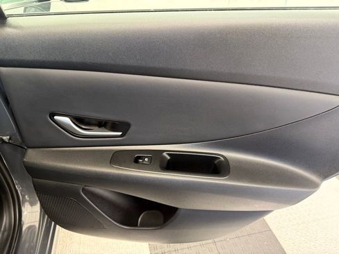 Used 2025 Hyundai Elantra Limited image 24