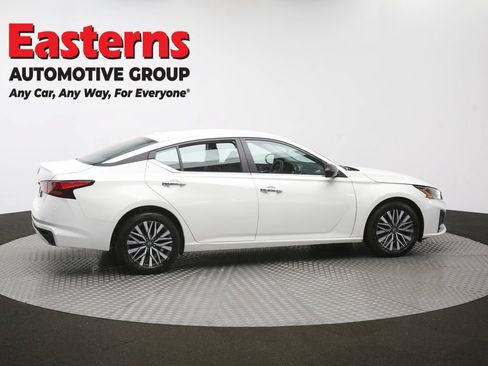 Used 2025 Nissan Altima 2.5 SV FWD image 42