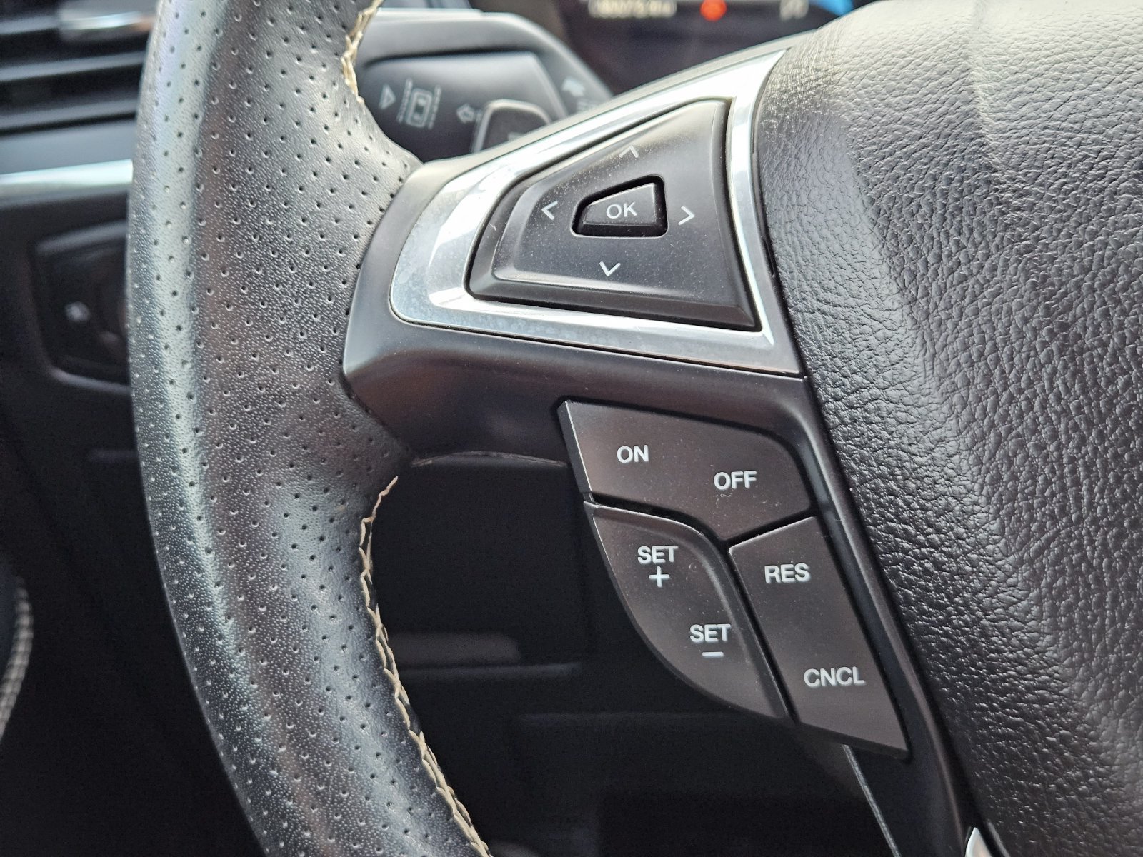 Used 2023 Ford Edge ST AWD/4WD image 25