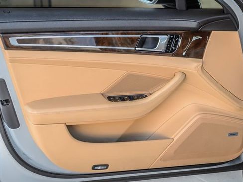 Used 2018 Porsche Panamera image 47