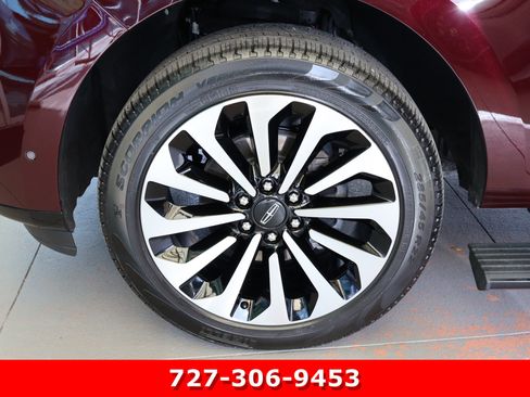 Used 2024 Lincoln Navigator Reserve image 13