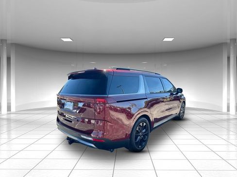 Used 2024 Kia Carnival SX Prestige image 3