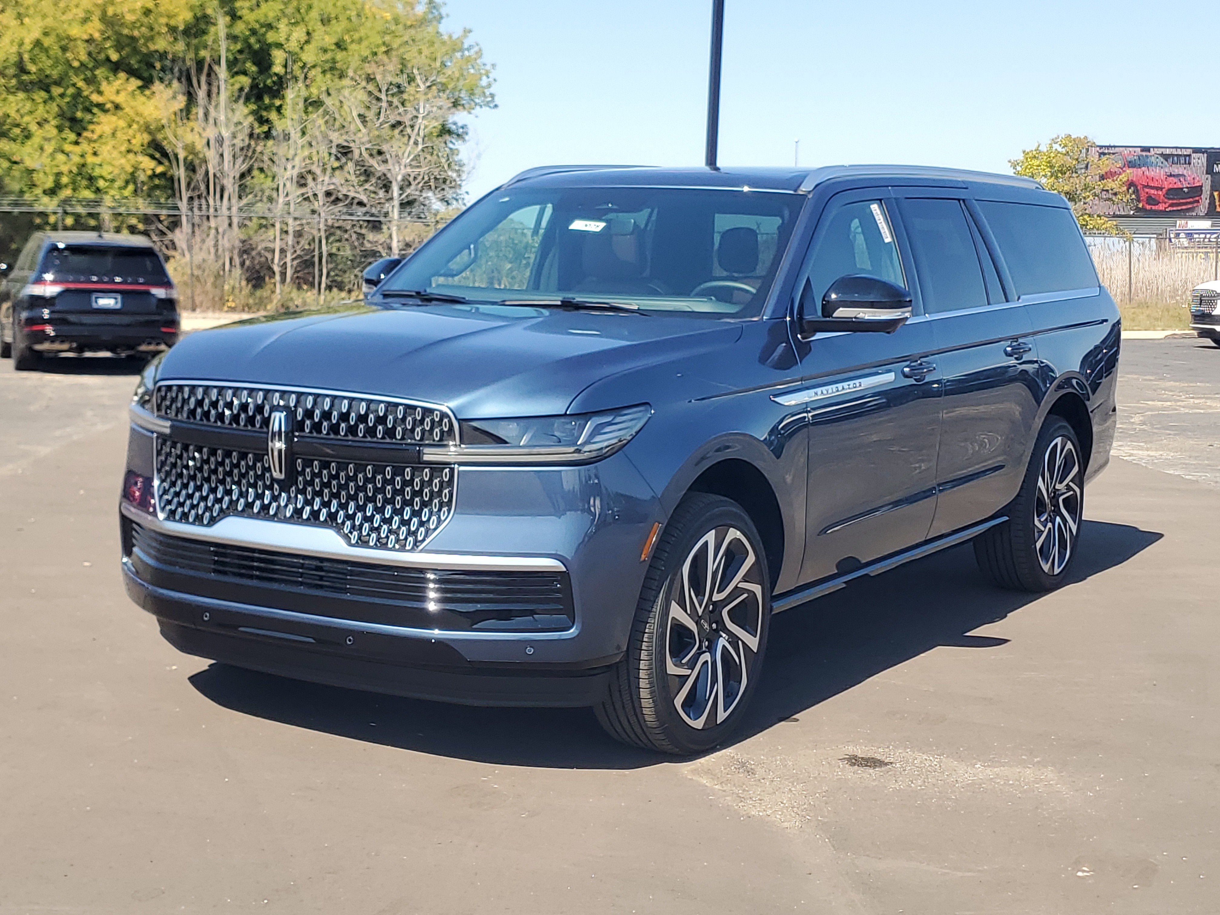 New 2027 Lincoln Navigator L Reserve AWD/4WD image 2