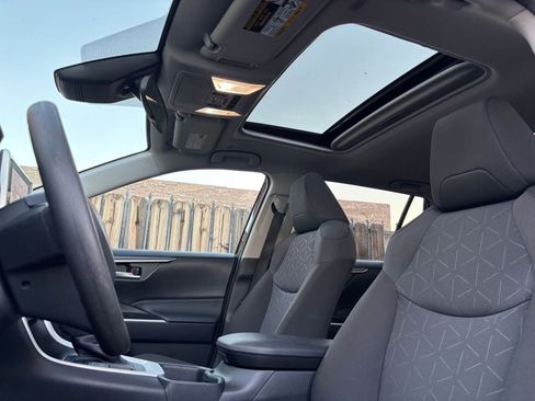 Used 2025 Toyota RAV4 XLE image 22