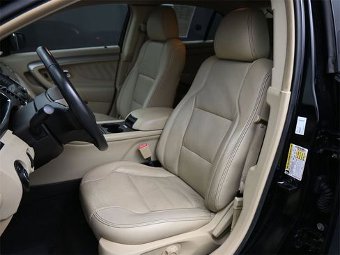 Used 2018 Ford Taurus SEL image 12