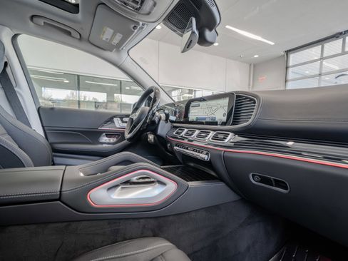 New 2026 Mercedes-Benz GLS 450 4MATIC image 17