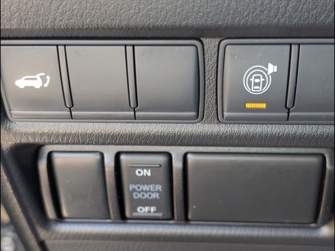 Used 2022 Nissan Armada SL w/ Captain's Chairs Package image 18