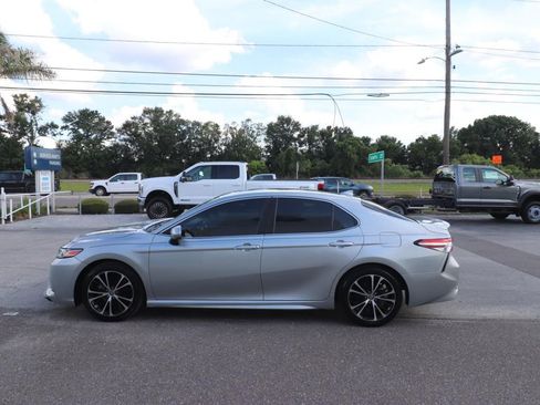 Used 2020 Toyota Camry SE FWD image 5
