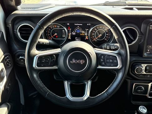 Used 2022 Jeep Wrangler Unlimited Sahara w/ LED Lighting Group AWD/4WD image 15