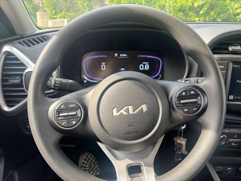 Used 2025 Kia Soul LX w/ LX Technology Package FWD image 32
