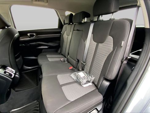 Used 2025 Kia Sorento LX FWD image 19