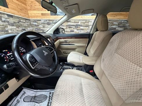 Used 2014 Mitsubishi Outlander GT AWD/4WD image 11