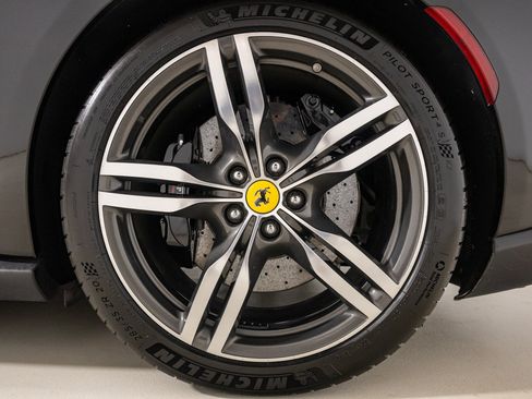 Used 2019 Ferrari Portofino RWD image 23