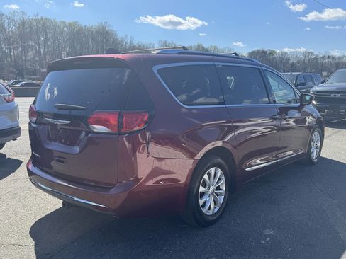Used 2019 Chrysler Pacifica Touring-L image 5