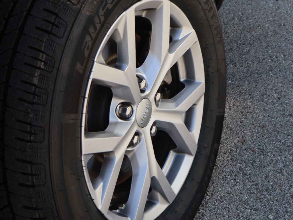 Used 2021 Jeep Grand Cherokee L Limited AWD/4WD image 40